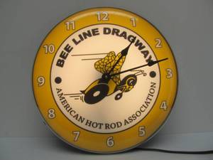 lot 51 image: Very Cool Retro Vintage BEE LINE RACEWAY Lighted Advertising Clock