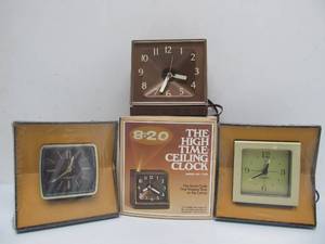 lot 74 image: Lot of 4 NOS Retro Vintage 1970s Unused Ceiling-Projecting Alarm Clocks