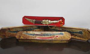 lot 93 image: Group of NOS Vintage 1970s-80s Middle Eastern Style DaggersKnives #3