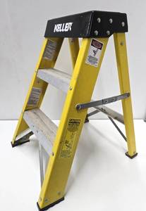 lot 279 image: Quality KELLER 26 Fiberglass Step Ladder