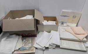 lot 285 image: LARGE Estate Lot of Nice Condition Linens, Damask etc