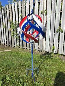 lot 287 image: Awesome Vintage Red White & Blue Metal Yard Garden Spinning Sculpture