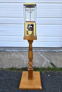 lot 290 image: Great Looking Old Vintage 25 cent Breath Mint Coin-Op Vending Machine wWood Pedestal Stand