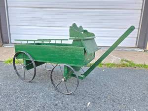 lot 293 image: Primitive Green Wooden Pull Wagon