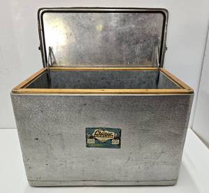 lot 307 image: 1950s CRONCO Aluminum Cooler in Nice Condition