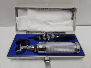lot 321 image: Vintage Riester Medical Otoscope - Made in Germany