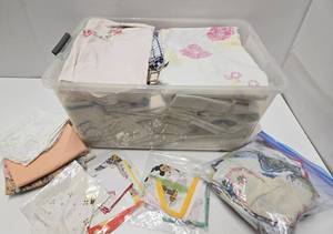 lot 333 image: LARGE Lot of Vintage Linens, Damask, Scarves, Napkins etc
