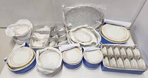 lot 347 image: Large & Well Taken Care of MIKASA Rosarito China Set wCases - Yamato Japan