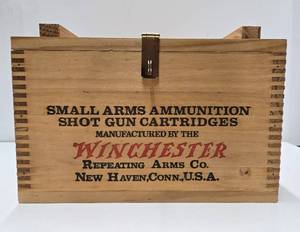 lot 348 image: WINCHESTER Dovetailed Wood Advertising Crate wHinged Lid