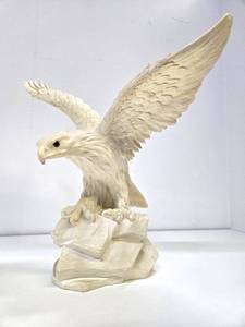 lot 222 image: Great Looking Signed Vintage Eagle Sculpture - Signed A. Giannelli 