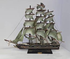 lot 224 image: Larger Wooden Nautical Ship Display - Cutty Sark
