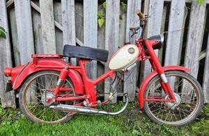 lot 1 image: Vintage 1960s Harley Davidson Aermacchi Moped  Motorcycle