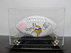 lot 214 image: Genuine 2009 MN VIKINGS Team Signed Autographed Football wDisplay Case