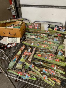 lot 268 image: Wonderful LARGE Lot of Vintage Hand Painted Folk Art Natural WoodBark Pieces