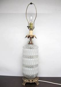 lot 359 image: Vintage Hollywood Regency Style Faceted Glass Base 3 Way Lamp