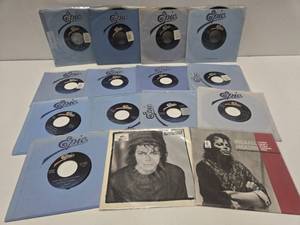 lot 366 image: Great Collection of Vintage MICHAEL JACKSON 45 Records wSleeves