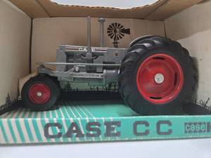 lot 371 image: Limited Edition Vintage CASE IH Diecast Tractor