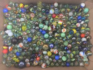 lot 394 image: Estate Lot of Assorted Vintage Glass MArbles
