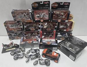 lot 395 image: Awesome HUGE Lot of Mint in Box HARLEY DAVIDSON Diecast Motorcycles