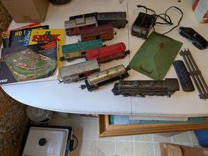 Collection of Lionel Model Trains with Accessories and Books - LOC191