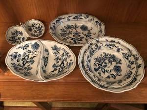 lot 11D image: Blue Danube Porcelain Serving Bowl Set with Floral Designs