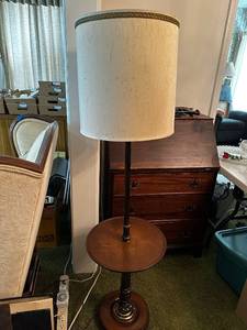 lot 16 image: Vintage Floor Lamp with Wooden Shelf and Brass Accents