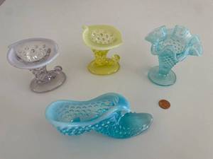 lot 34 image: Set of 4 Hobnail Glass Vases in Assorted Colors - Fenton