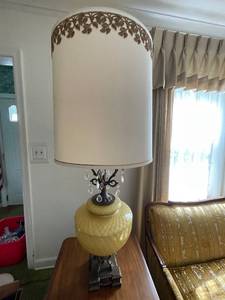 lot 38 image: Vintage Yellow Quilted Glass Lamp with Crystal Adornments