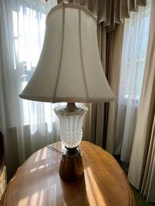 lot 40 image: Vintage Frosted Glass Table Lamp with Brass Base and Shade