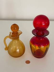 lot 60 image: Set of 2 Hand Blown Art Glass Decanters incl. Amberina by Rainbow