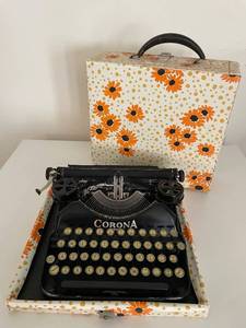 lot 73 image: Vintage Corona Four Typewriter with Original Carry Case
