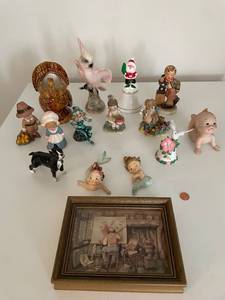 lot 77 image: Collection of 14 Vintage Ceramic Figurines and Framed Art