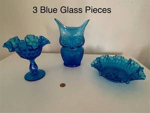 lot 78 image: Set of 3 Mod Blue Glass Decor Pieces incl Owl