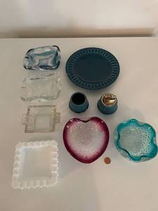 lot 83 image: Vintage Collection of Assorted Art Glass and Porcelain Bowls and Ashtrays