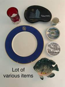 lot 87 image: Lot of Collectible Plates and Souvenirs - Including Minnesota Fish Tray