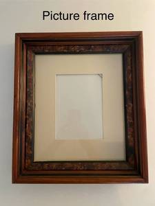 lot 109 image: Ornate Wooden Picture Frame with Decorative Inlay