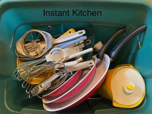 lot 110 image: Assorted Instant Kitchen Kitchenware Collection