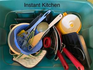 lot 111 image: Assorted Instant Kitchen Utensils and Baking Tools Set