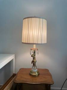 lot 115 image: Vintage Table Lamp with Cherub and Crystal Prism Accents