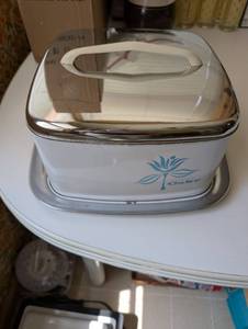 lot 151 image: Vintage Metal Cake Tin with Floral Design