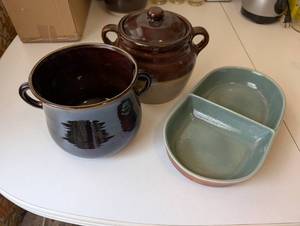 lot 160 image: Set of 3 Ceramic Kitchenware Pots and Divided Dish