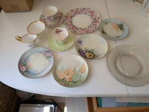 lot 168 image: Set of 10 Vintage Assorted Floral Pattern Teacups and Saucers