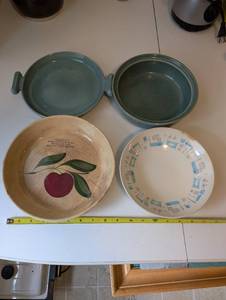 lot 170 image: Set of Vintage Bowls Including Watt Advertising Apple Bowl, Red Wing, and Blue Heaven Pieces