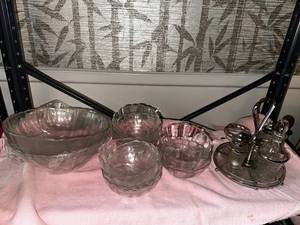 lot 177 image: Vintage Glass Bowl Set and Silver-Plated Condiment Holder