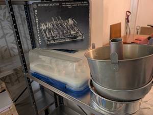 lot 190 image: Collection of Kitchen Essentials with Tableware Caddy and Baking Pans