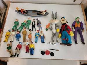 lot 203 image: Collection of Vintage Action Figures and Characters - Star Wars and More