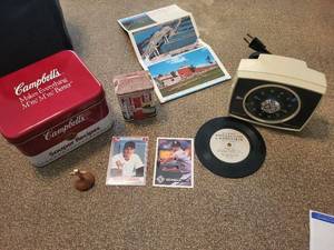 lot 222 image: Assorted Vintage Collectibles Campbells Tin, Baseball Cards, Timer & More