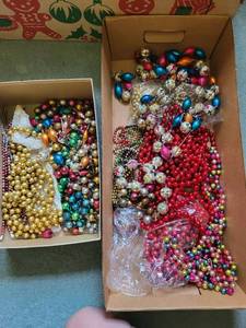 lot 238 image: Collection of Vintage Glass Christmas Beads and Garlands