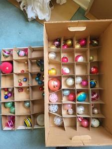 lot 239 image: Collection of Assorted Vintage Christmas Ornaments
