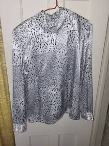lot 247 image: Collection of 4 Patterned Long-Sleeve and Short-Sleeve Shirts